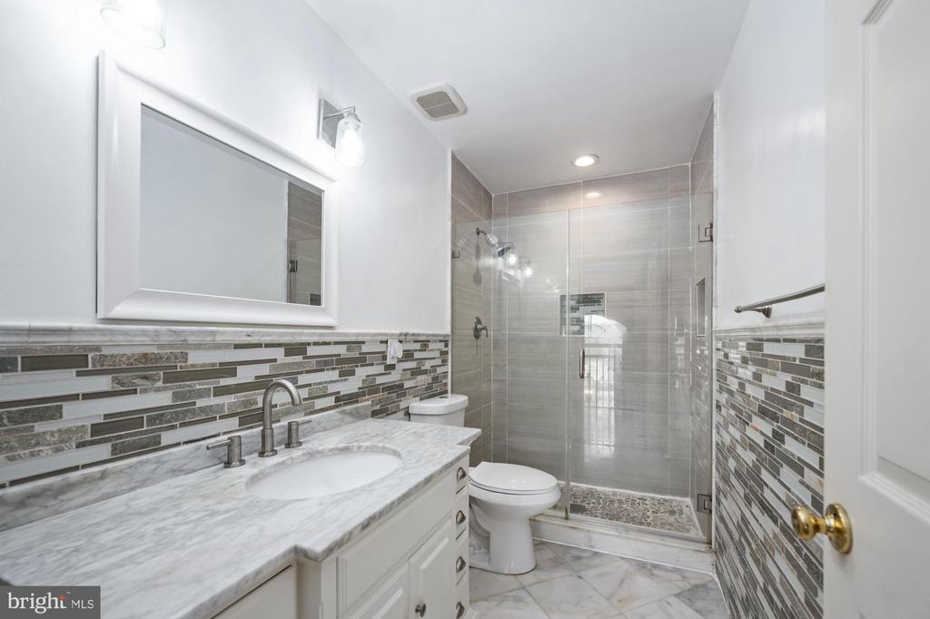 8464 Lanier Overlook Ct