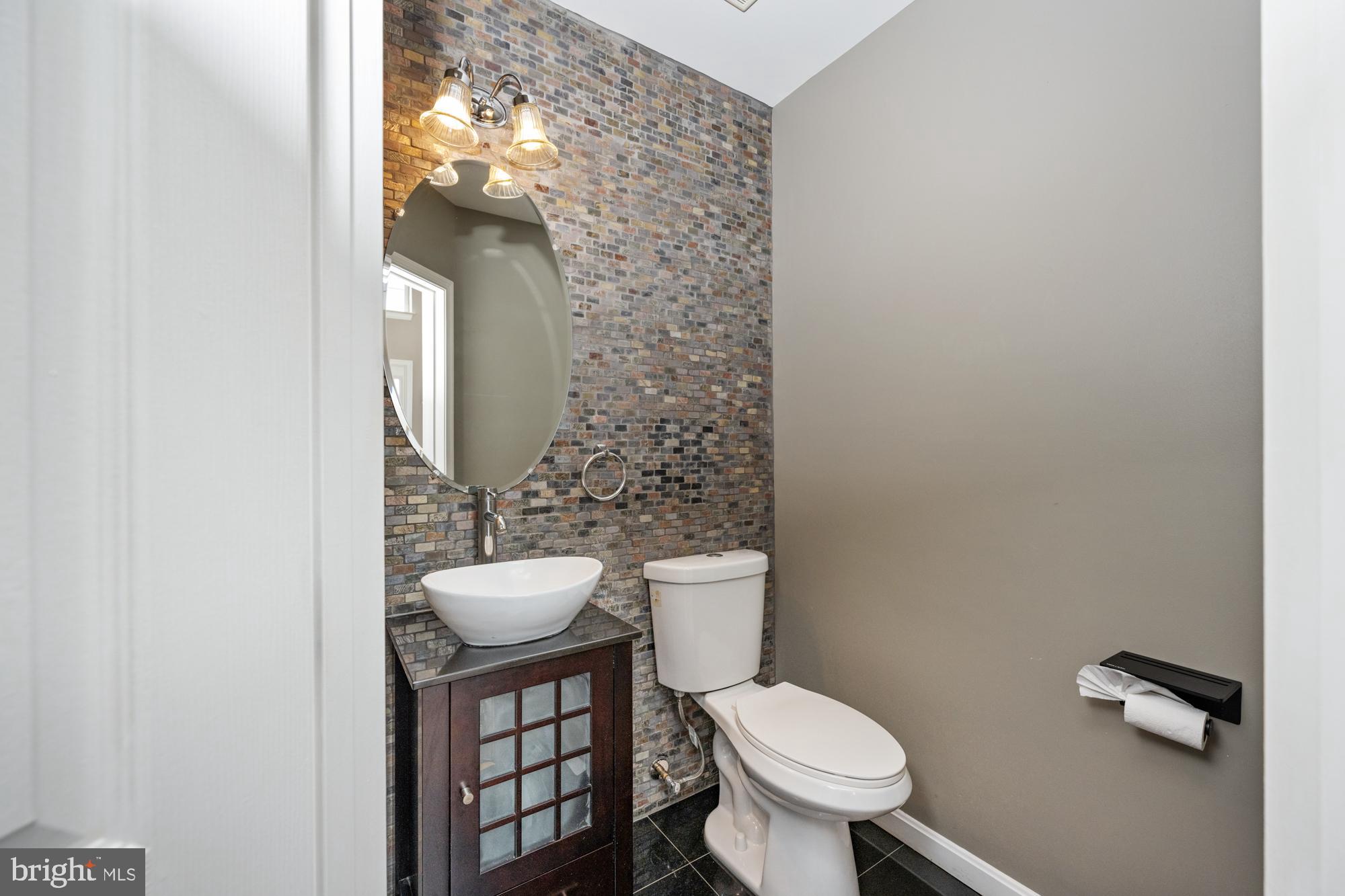 8464 Lanier Overlook Ct