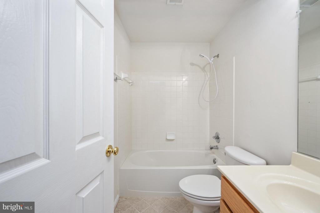 8464 Lanier Overlook Ct