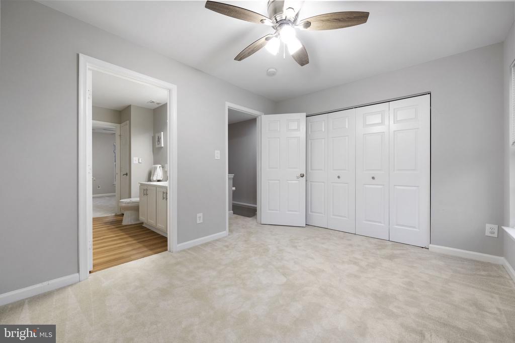 12429 Selkirk Cir