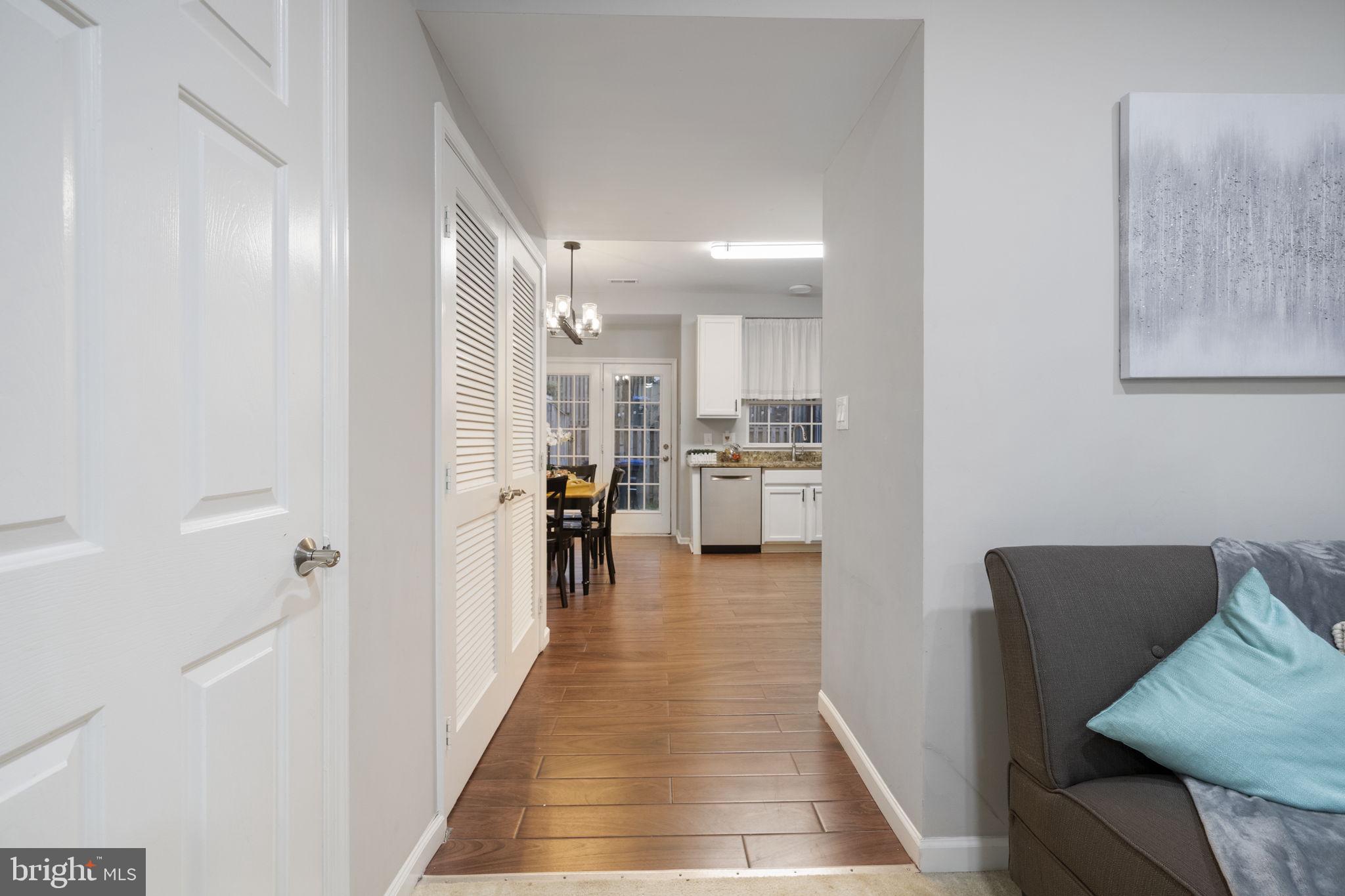 12429 Selkirk Cir