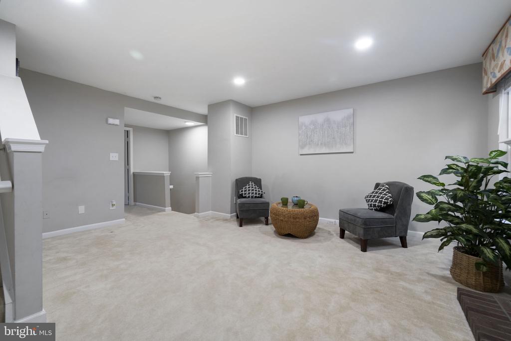 12429 Selkirk Cir