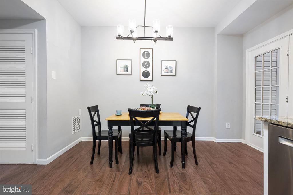 12429 Selkirk Cir