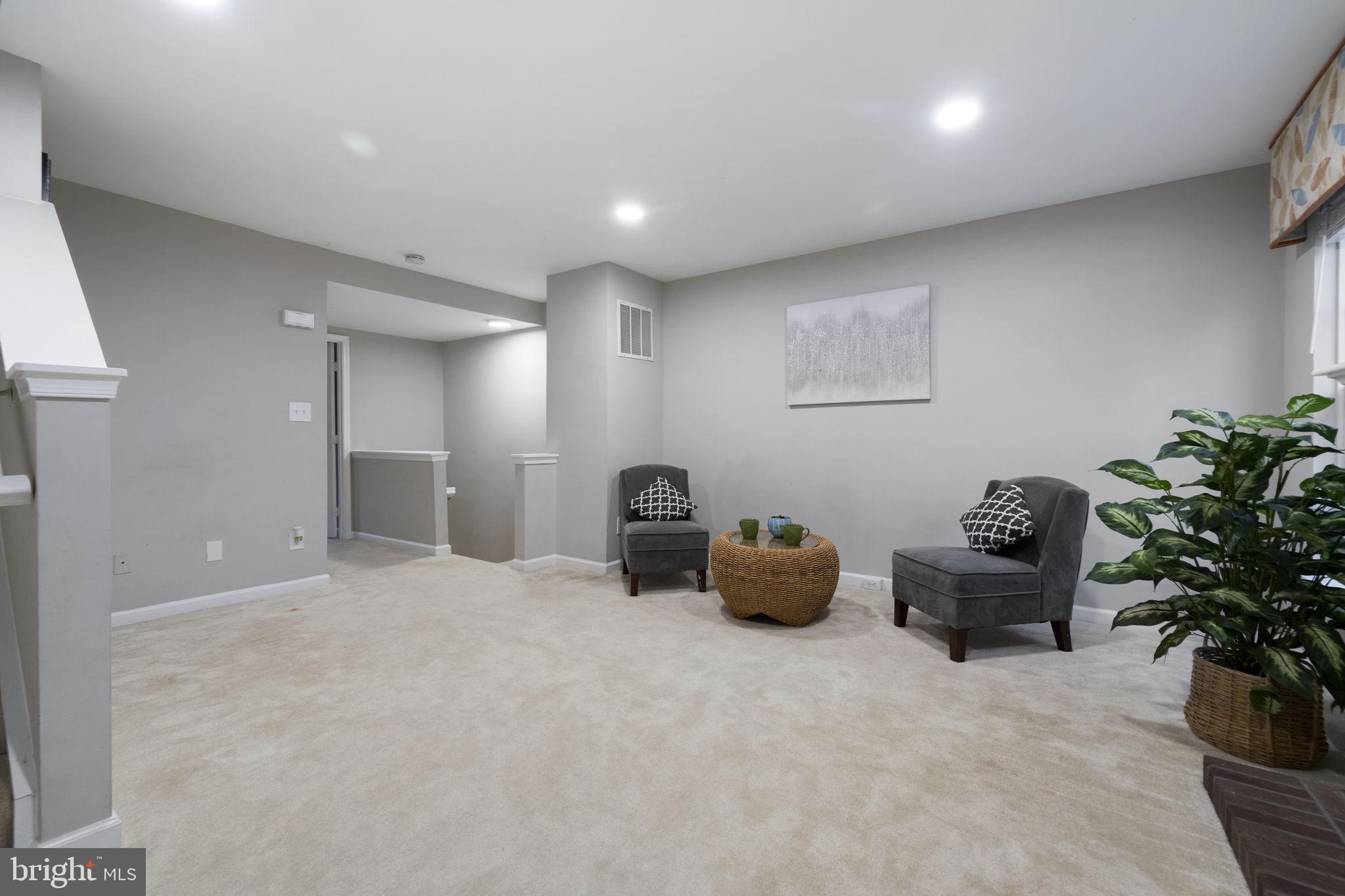 12429 Selkirk Cir