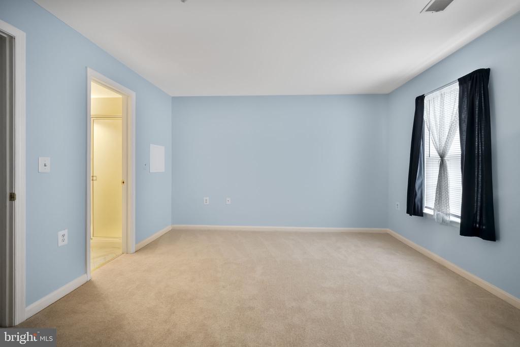 1030 GARDENVIEW LOOP #203