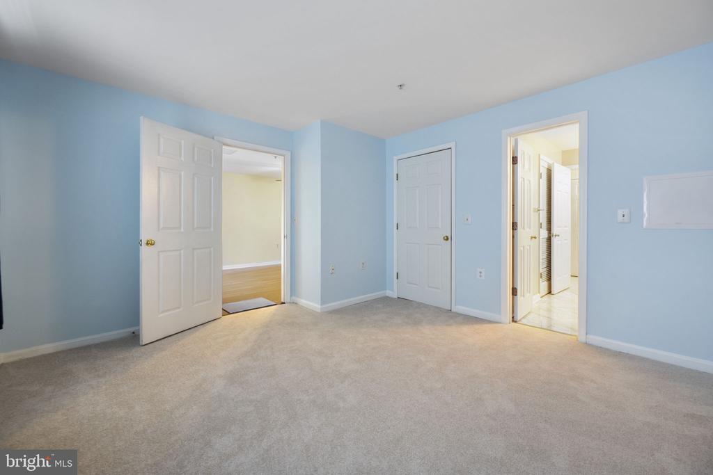 1030 GARDENVIEW LOOP #203