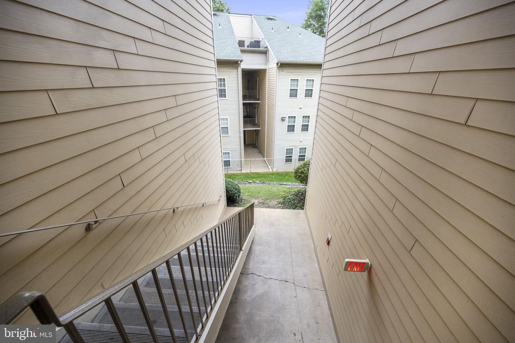 1030 GARDENVIEW LOOP #203