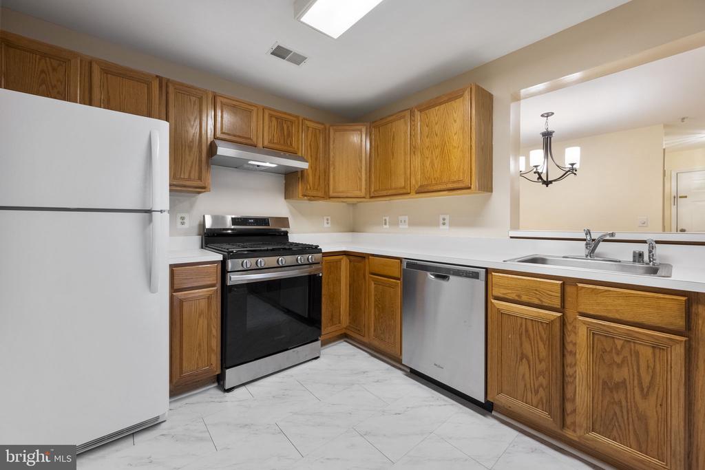 1030 GARDENVIEW LOOP #203