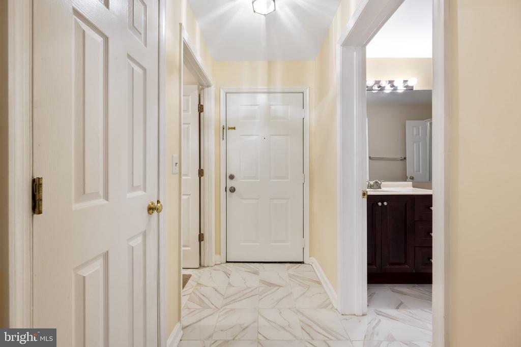 1030 GARDENVIEW LOOP #203