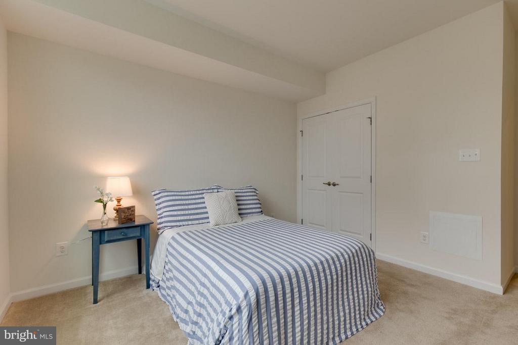 7586 BRUNSON CIR