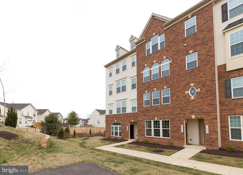 7586 BRUNSON CIR