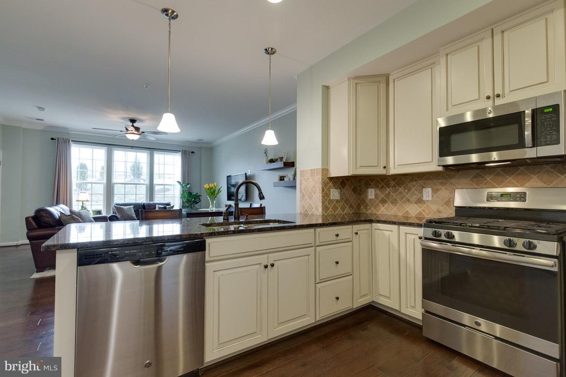 7586 BRUNSON CIR
