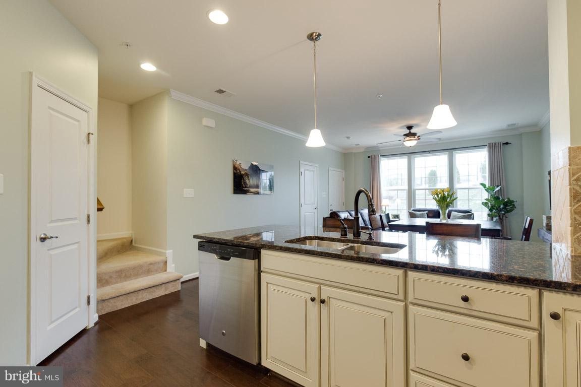 7586 BRUNSON CIR