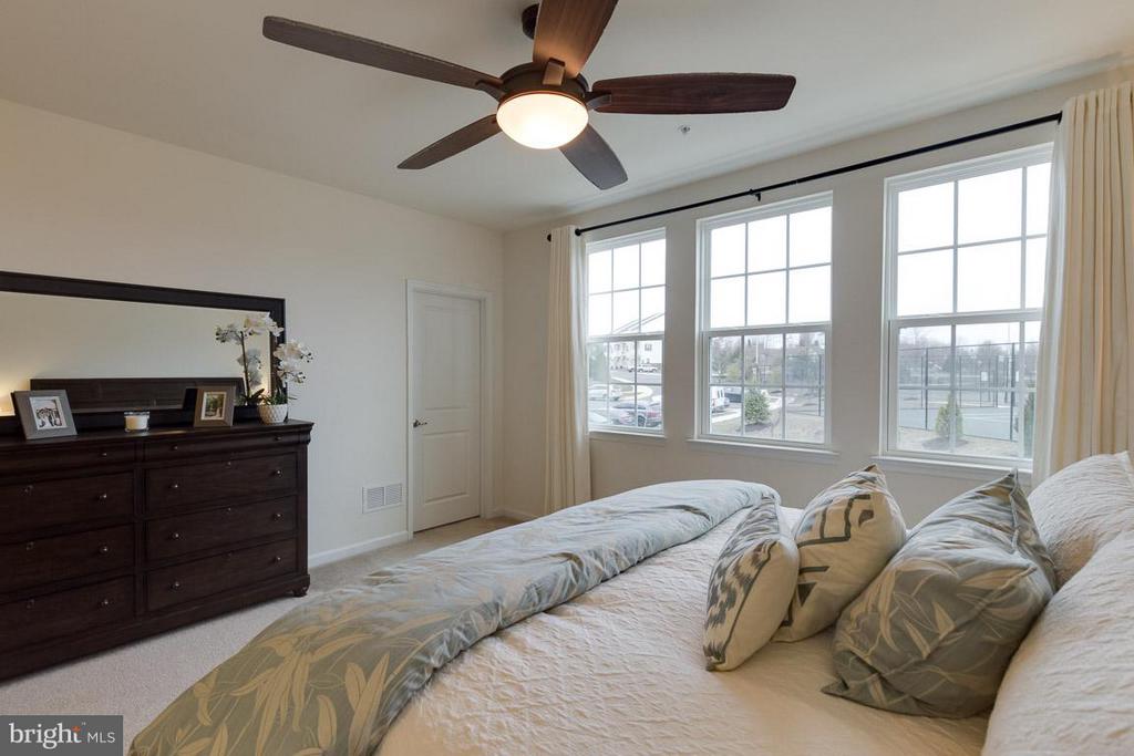 7586 BRUNSON CIR