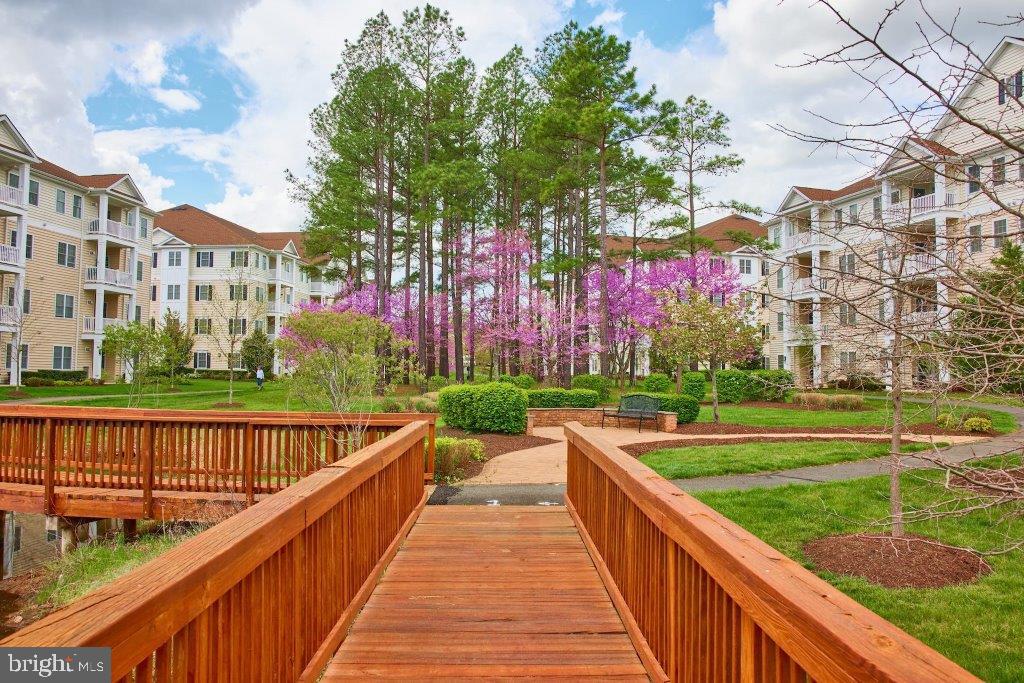 15201 Royal Crest Dr #301