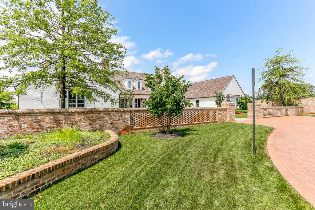 1765 AUTUMN MAPLE LEAF DRIVE
