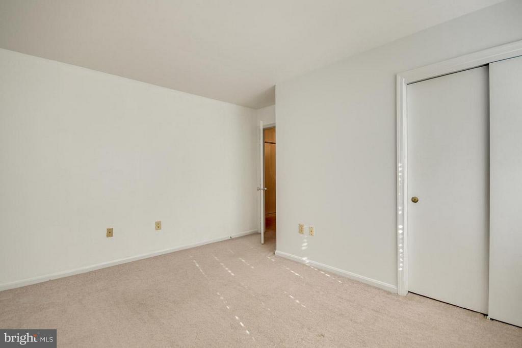 15996 GARDEN GATE CT