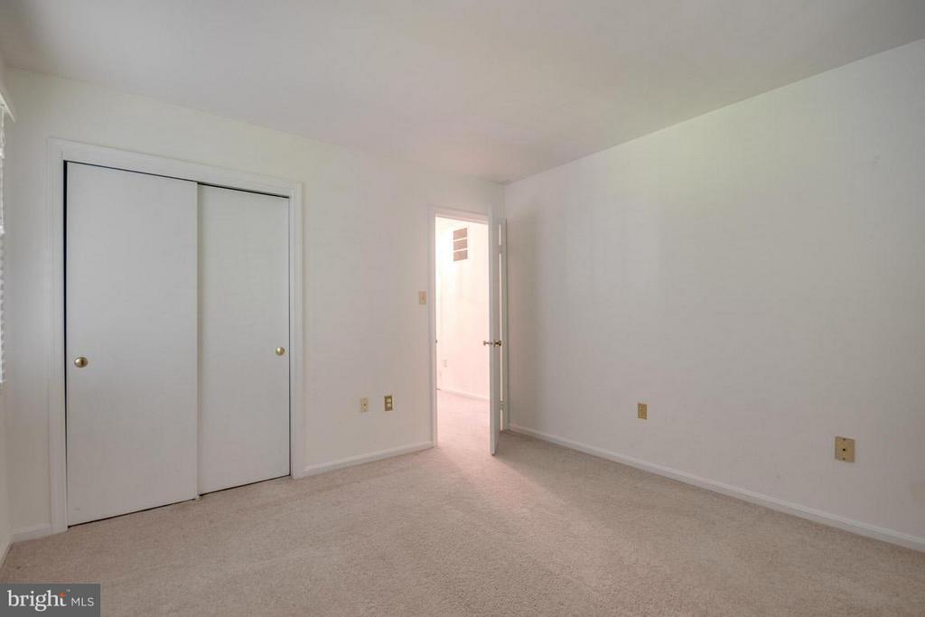 15996 GARDEN GATE CT
