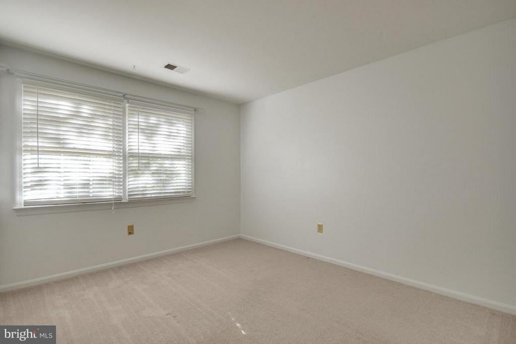 15996 GARDEN GATE CT