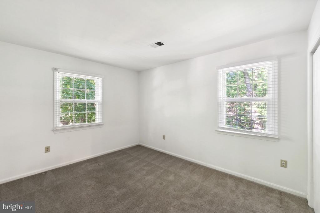 15996 GARDEN GATE CT