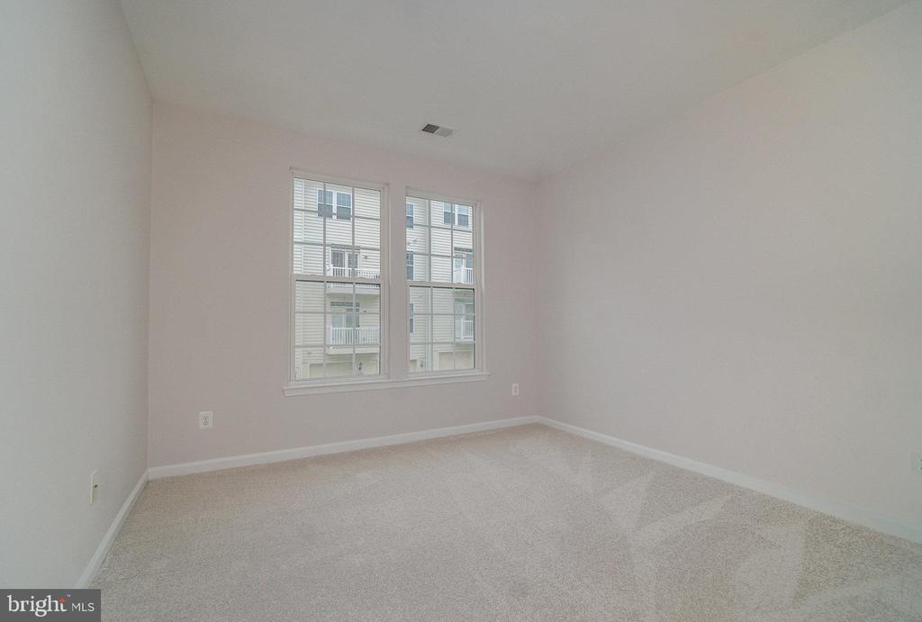 15167 Leicestershire St