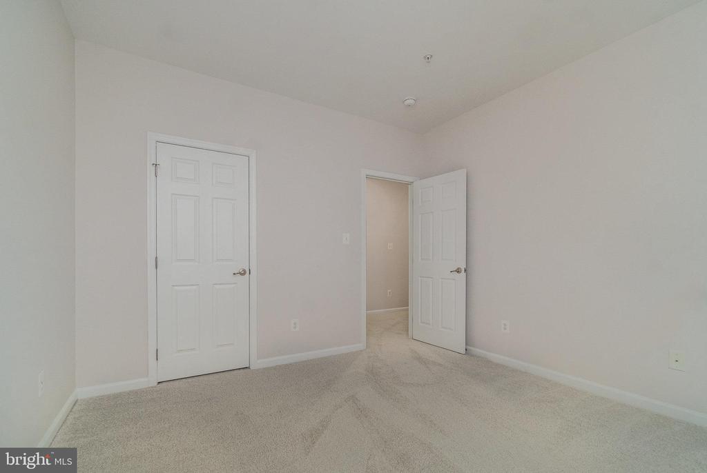 15167 Leicestershire St