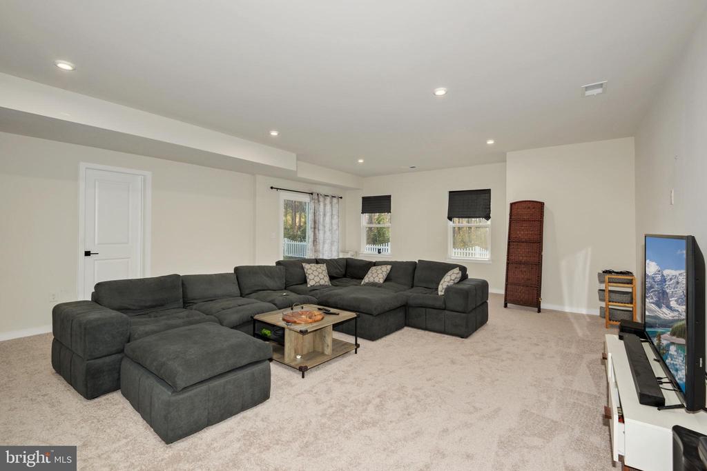 7233 HUNTER HOLLOW CT