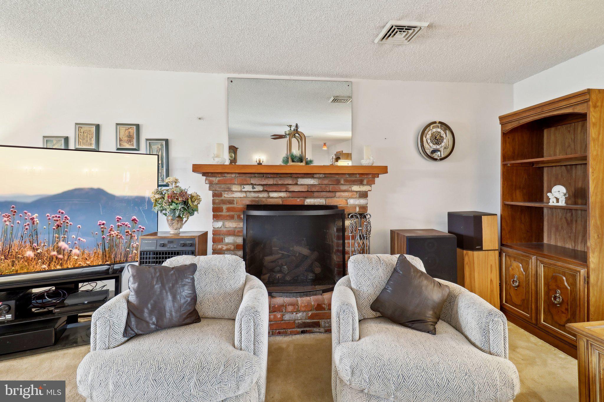 14017 Aden Rd