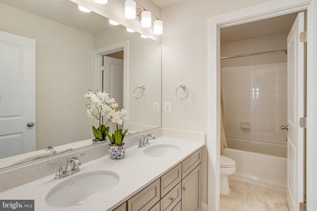 1544 Sandpiper Bay Loop