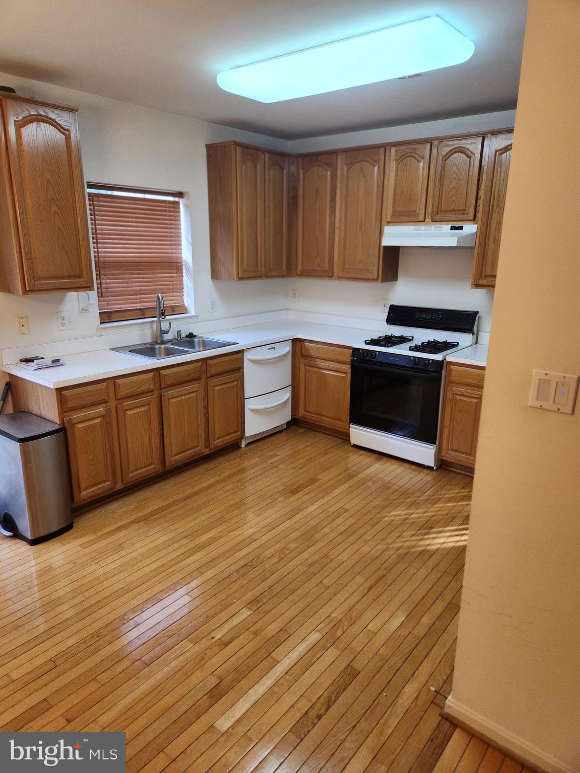 8868 MOAT CROSSING PLACE