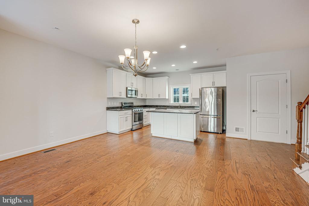 606 Marina Landing Ln