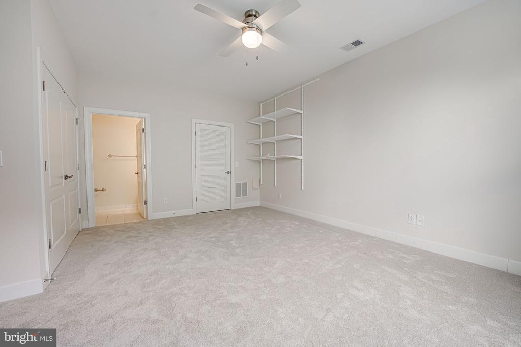 606 Marina Landing Ln