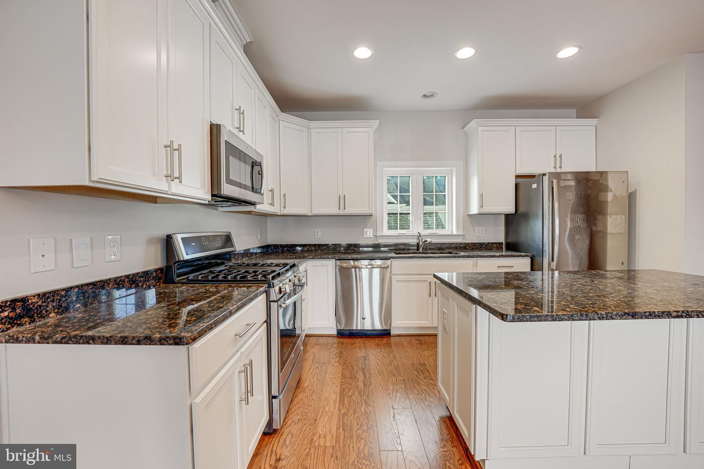 606 Marina Landing Ln