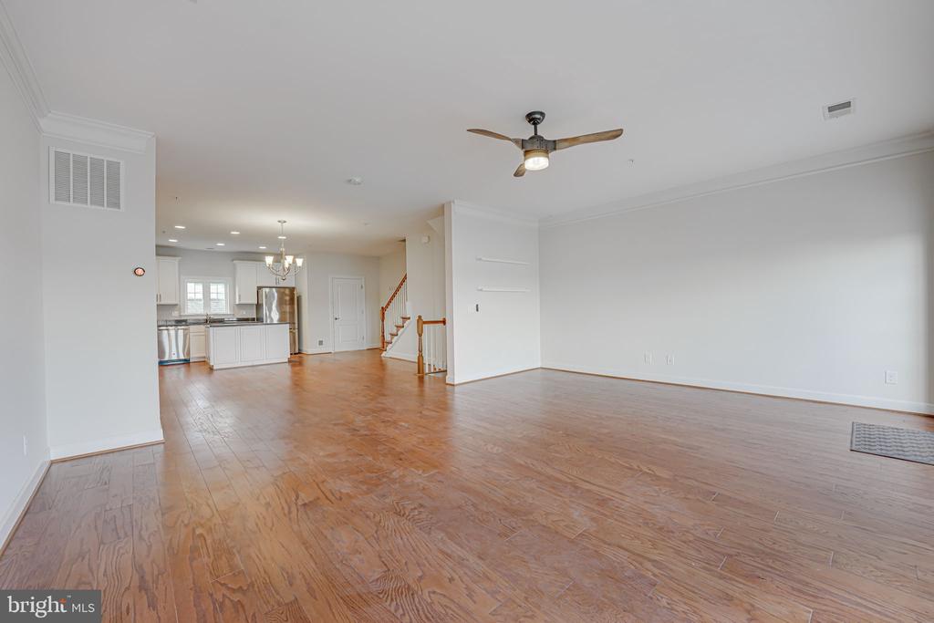 606 Marina Landing Ln