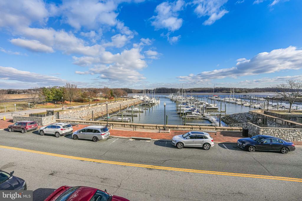 606 Marina Landing Ln