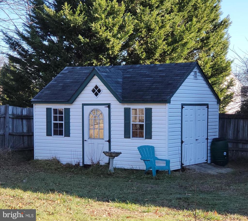 5489 Quaint Dr