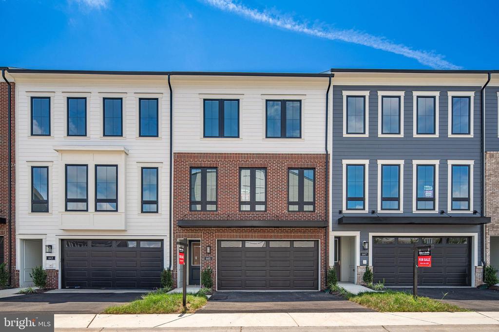 645 Angelfish Way