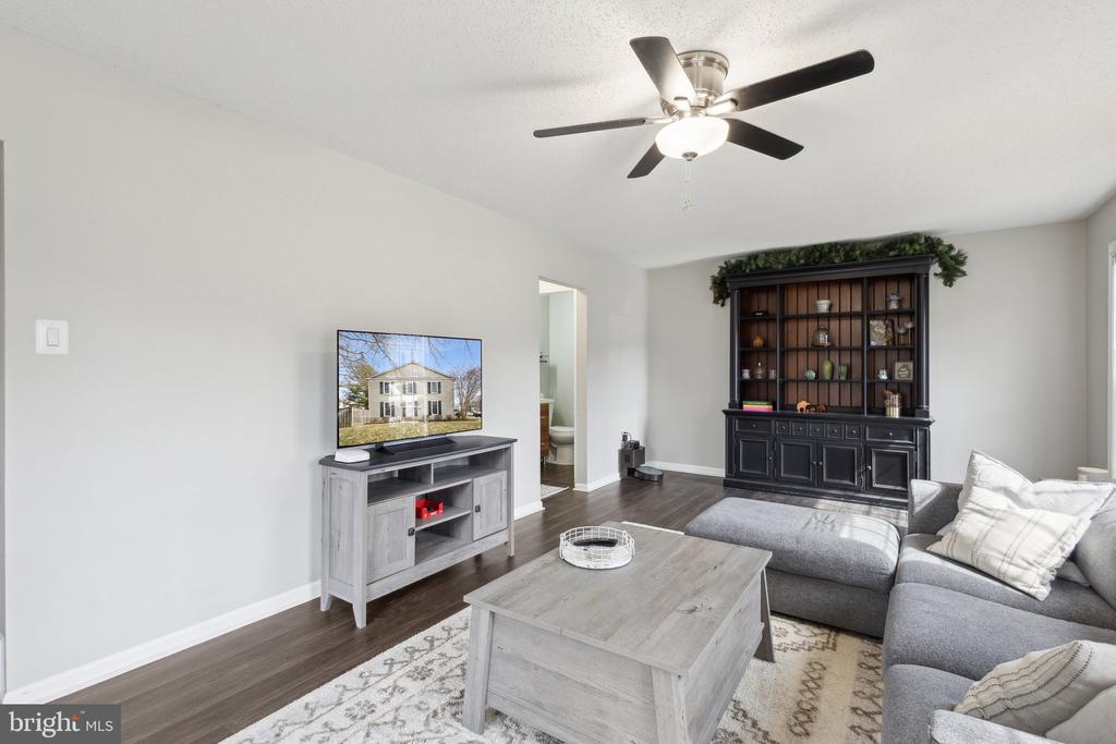 12124 Stoneford Dr
