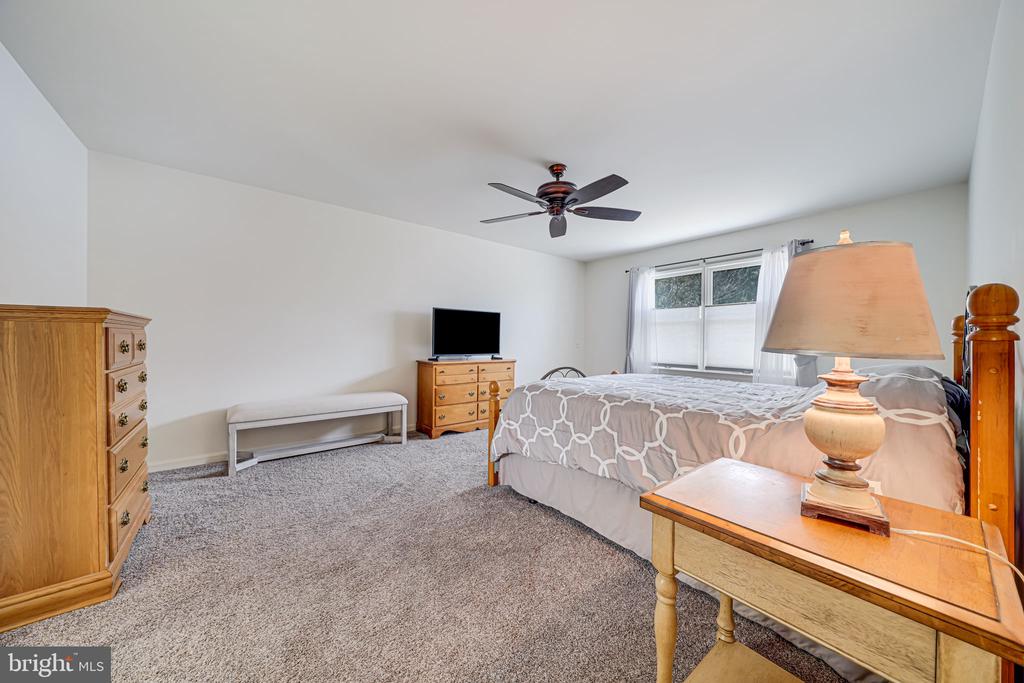 16005 Kenilworth Ct