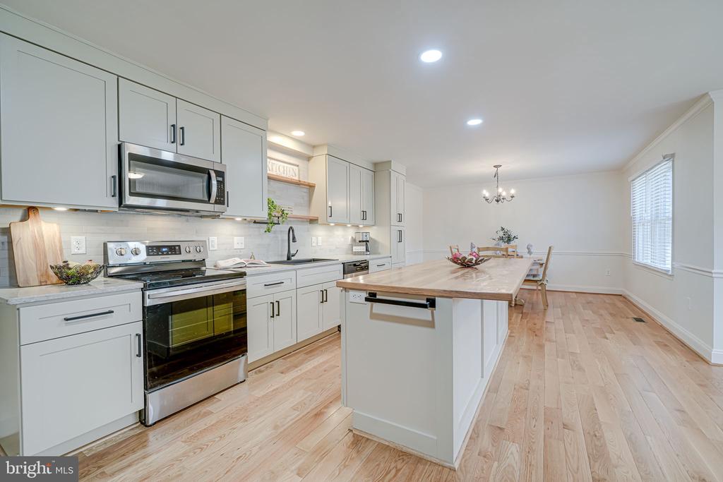 16005 Kenilworth Ct