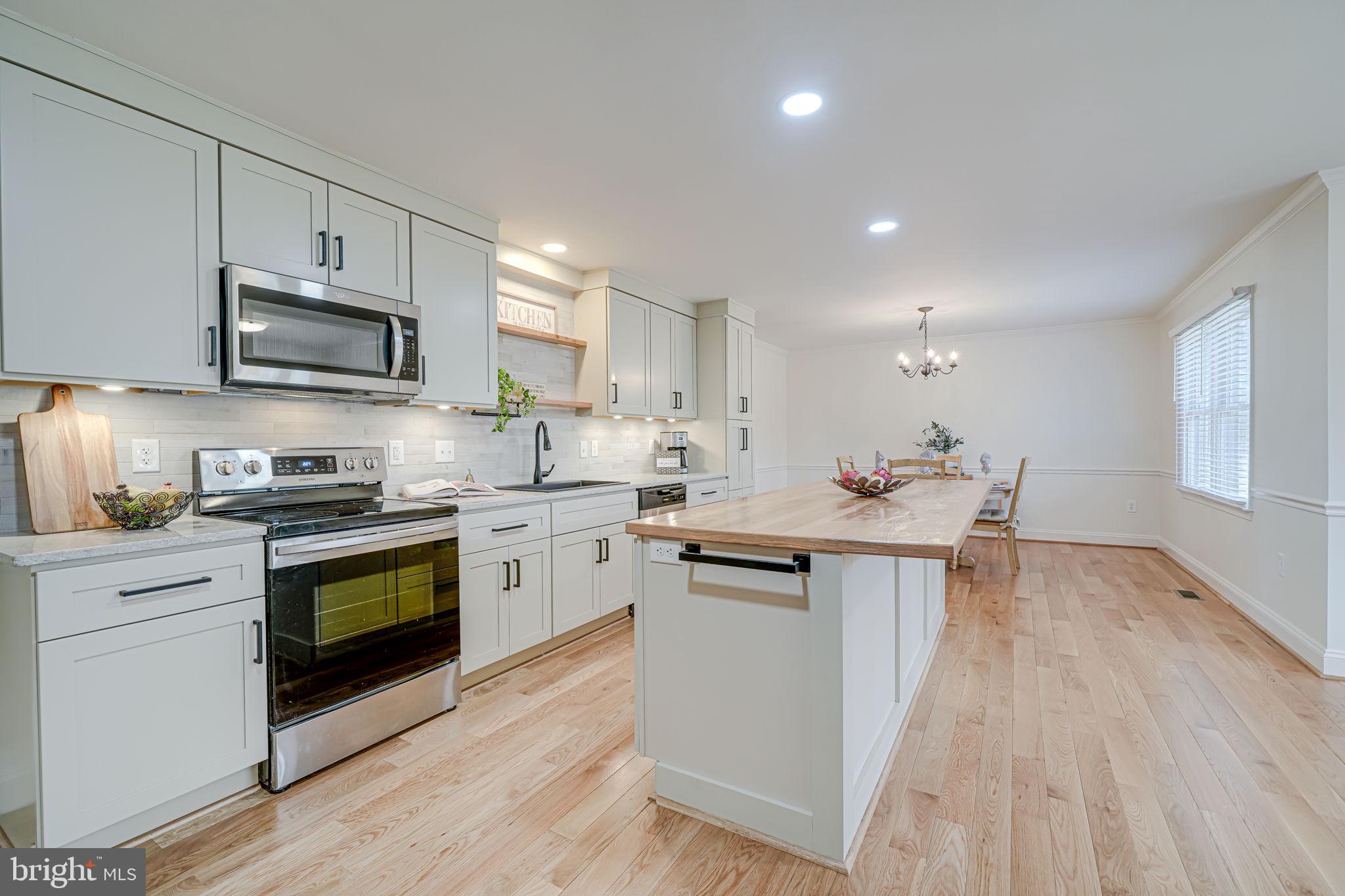16005 Kenilworth Ct