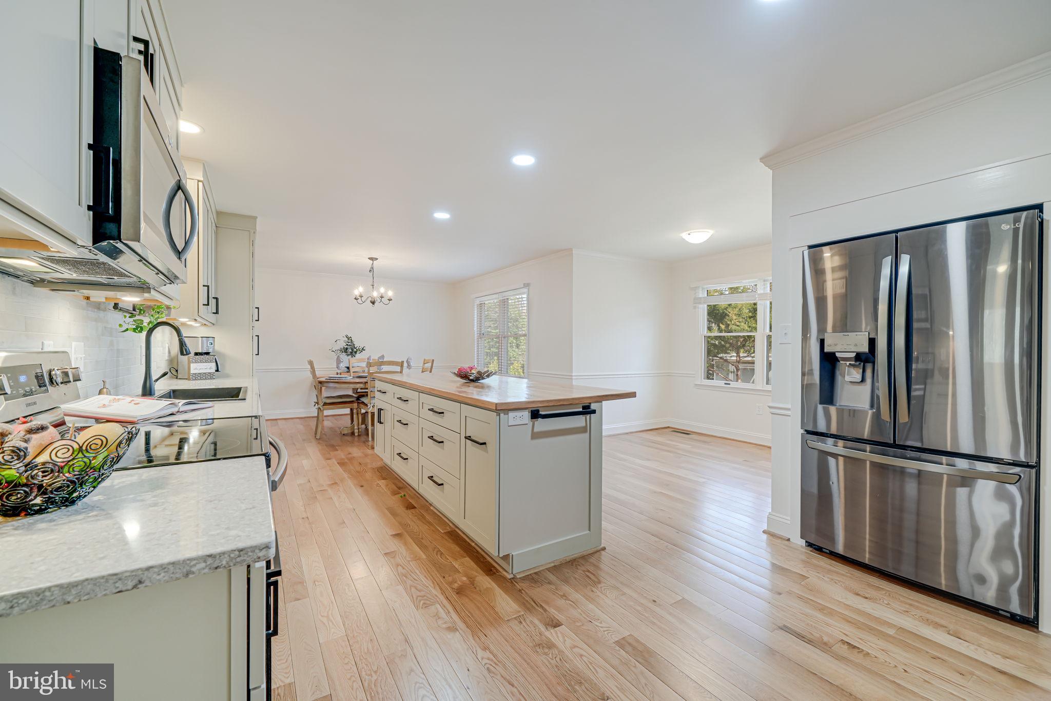 16005 Kenilworth Ct
