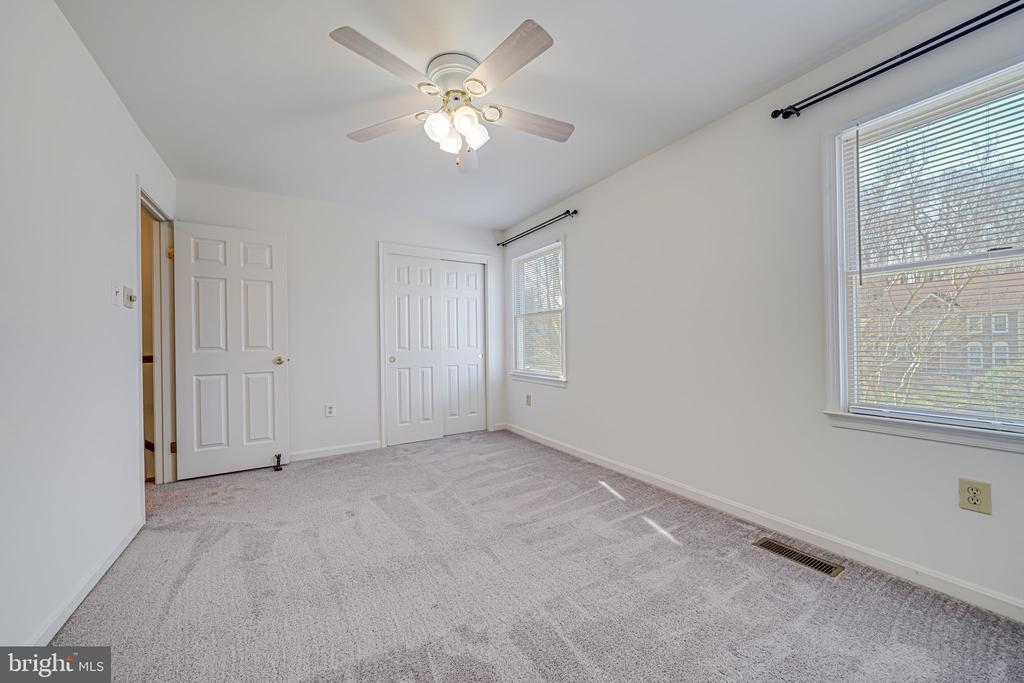 16005 Kenilworth Ct