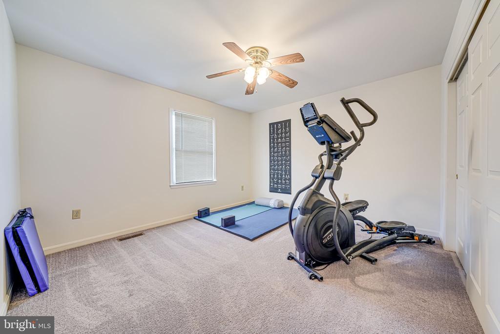 16005 Kenilworth Ct