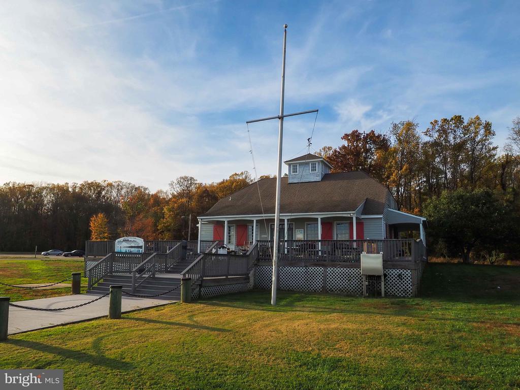 16005 Kenilworth Ct