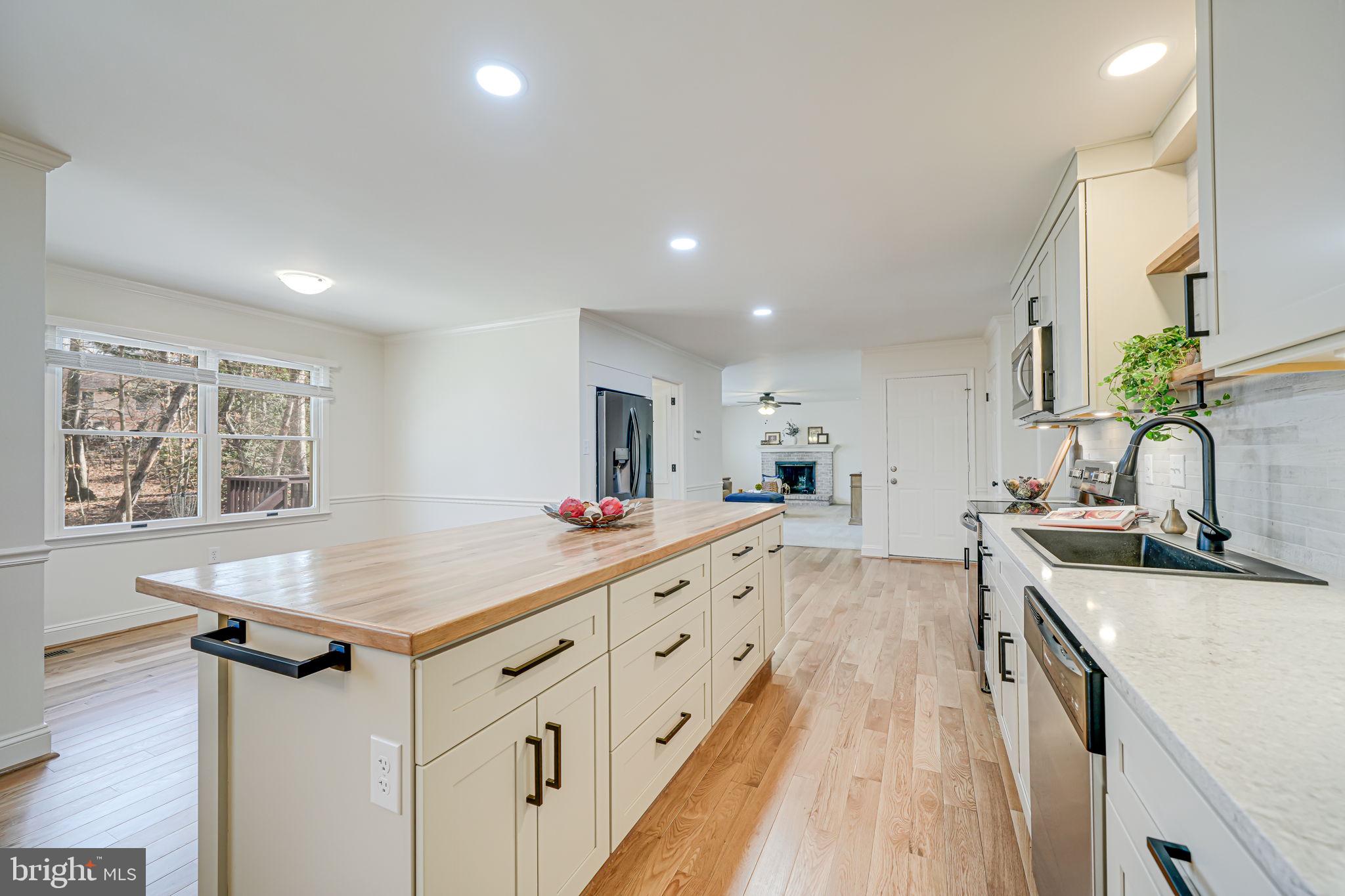 16005 Kenilworth Ct