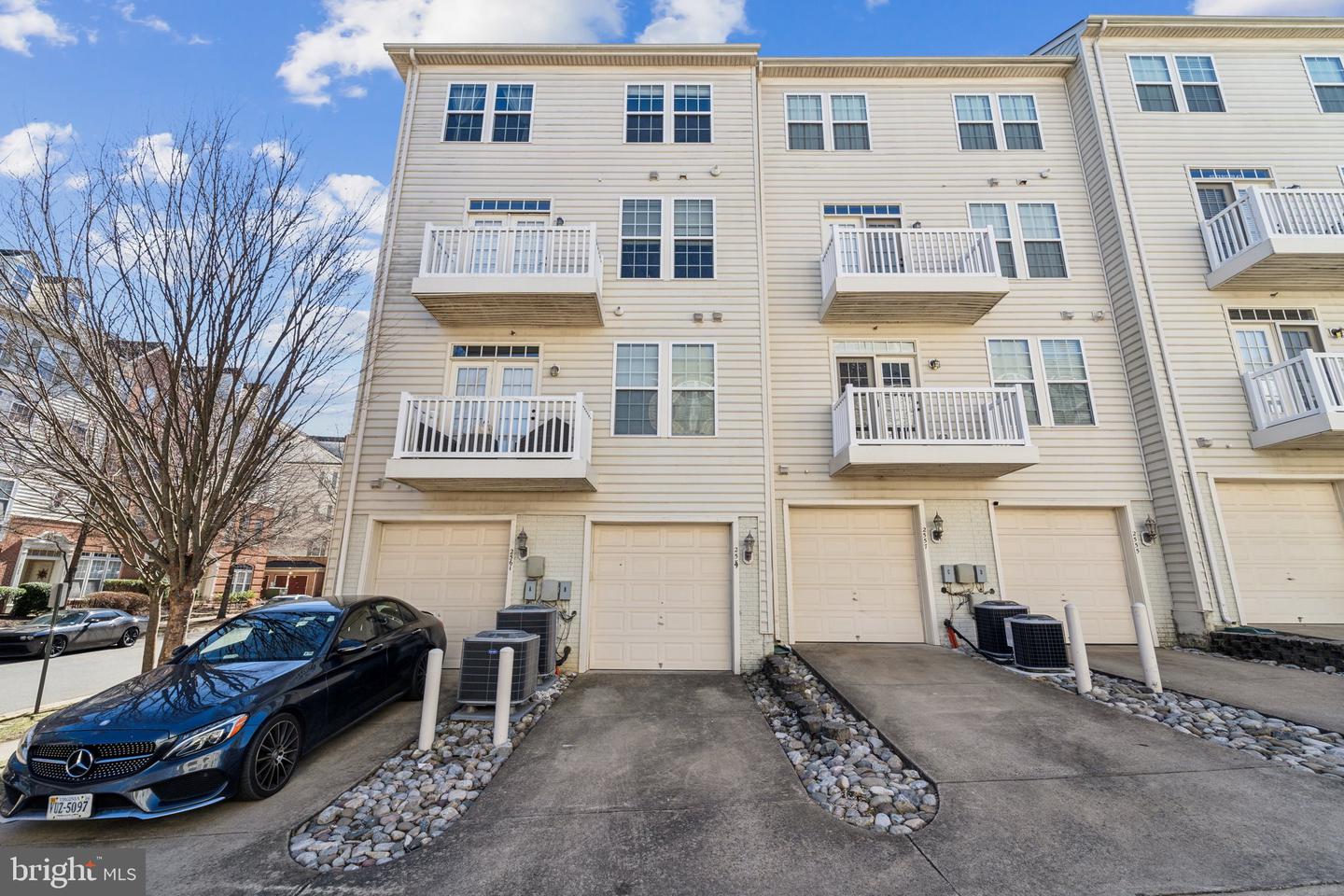 2559 Eastbourne Dr #265
