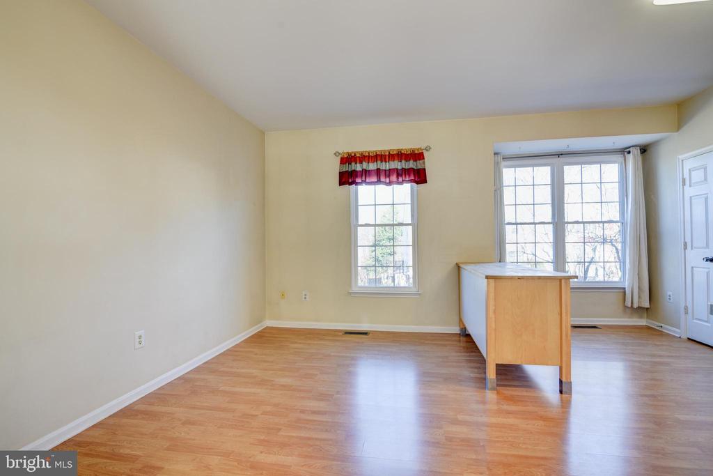 15706 Lansdale Pl