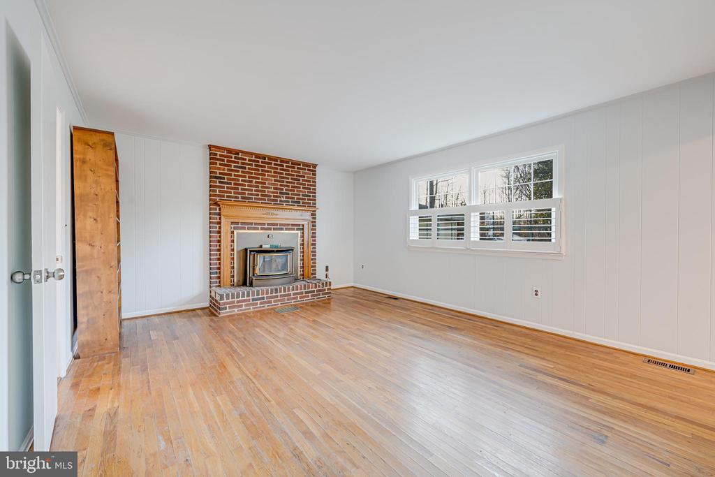 10409 MOUNT VERNON DRIVE