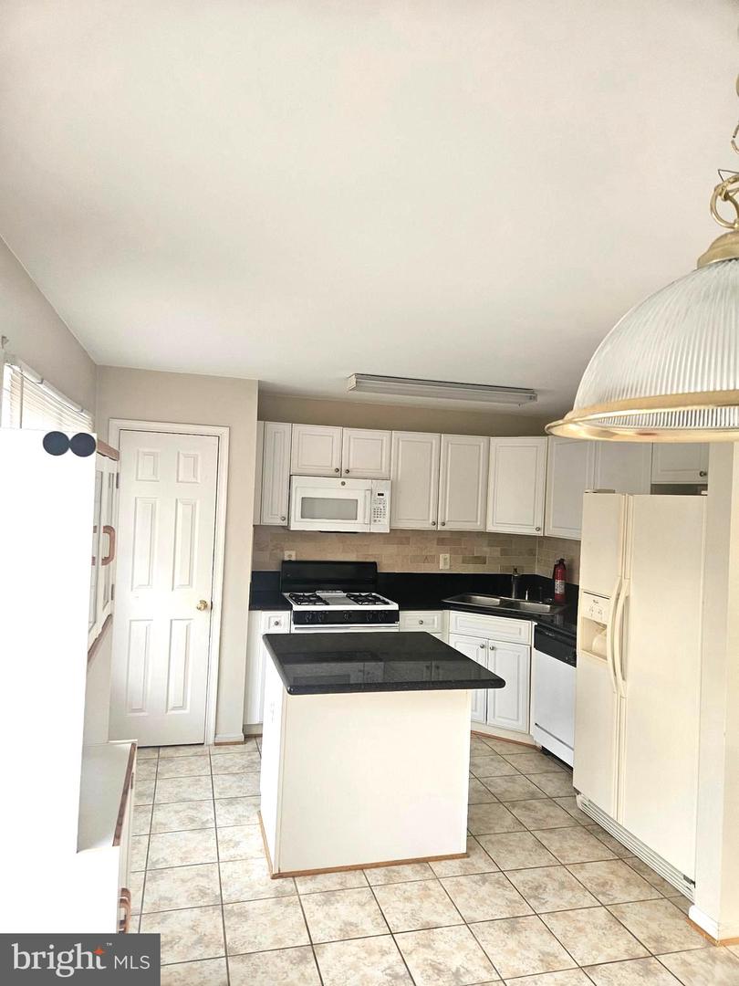 7981 FLAGER CIR
